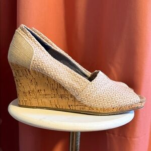 Toms Textured Tan Wedges